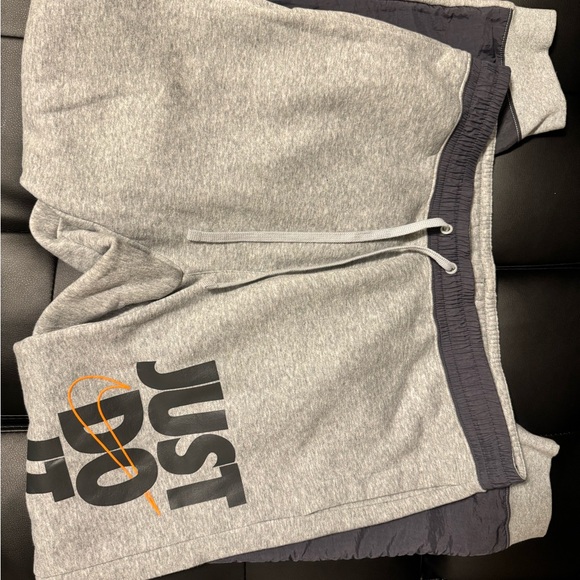 Nike Gray Sweatpants with Logo - Picture 2 of 5